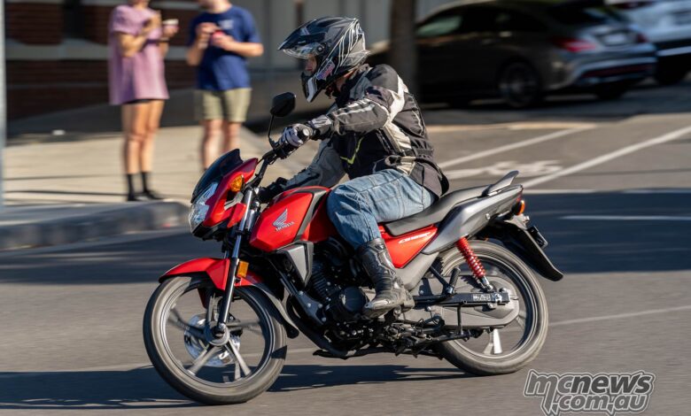 Review Honda CB125F - Motorcycle Test