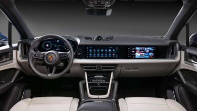 Interior Porsche Cayenne facelift 2024 revealed before the launch date of April 18 - up to 3 digital screens, new control buttons