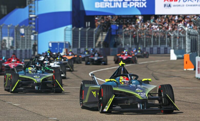 Climate protesters delay Formula E Race by Herd Track