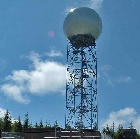 Why are there often strange, fixed radar echoes along the Washington Coast?