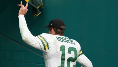 Packers trade Aaron Rodgers for Jets for multiple picks