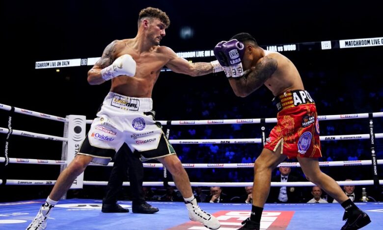 Leigh Wood Outboxes Mauricio Lara, Reclaims WBA Featherweight Title