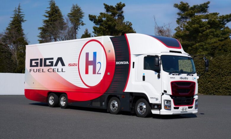 Isuzu Motors introduces trucks using Honda's hydrogen fuel cell technology