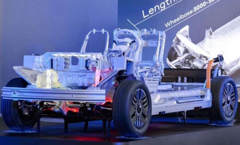 LEVC deploys EV, MPV trucks on new SOA platform;  battery, engine shared with Geely SEA models