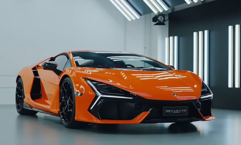 Lamborghini Revuelto close-up, making noise