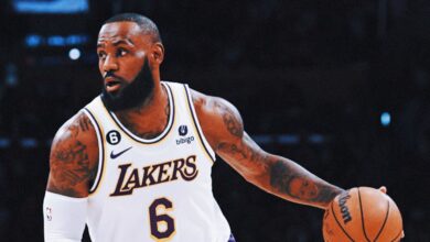 LeBron James shares the spotlight with Bronny on Lakers' premiere night