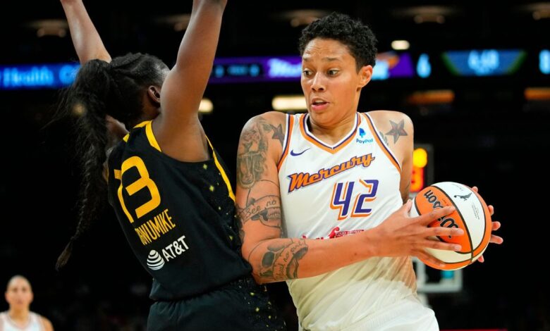 Brittney Griner makes an unofficial return to Mercury