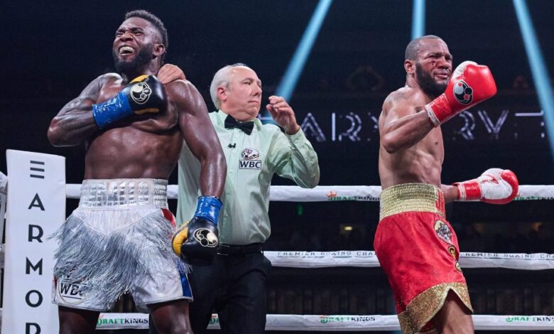Carlos Adames knocks out Julian Williams in the ninth round