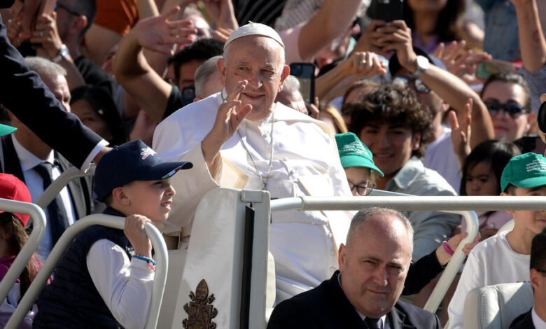 Pope Francis undergoes bowel surgery