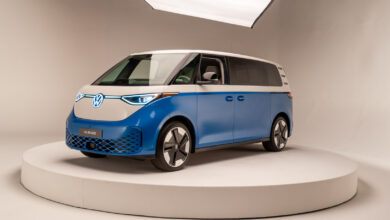 VW ID.Buzz electric car 2025 has 3 rows of seats, American version AWD