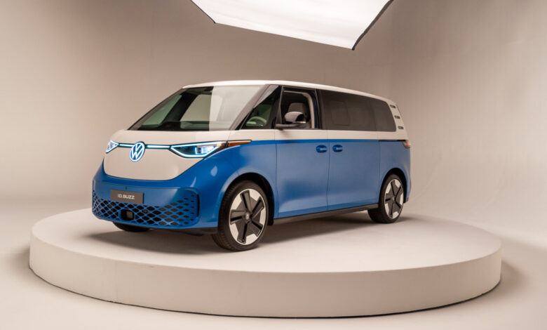 VW ID.Buzz electric car 2025 has 3 rows of seats, American version AWD