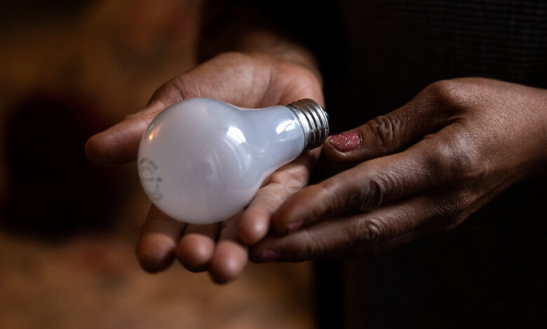 New Energy Efficiency Rules Ban Incandescent Light Bulbs: What to Know