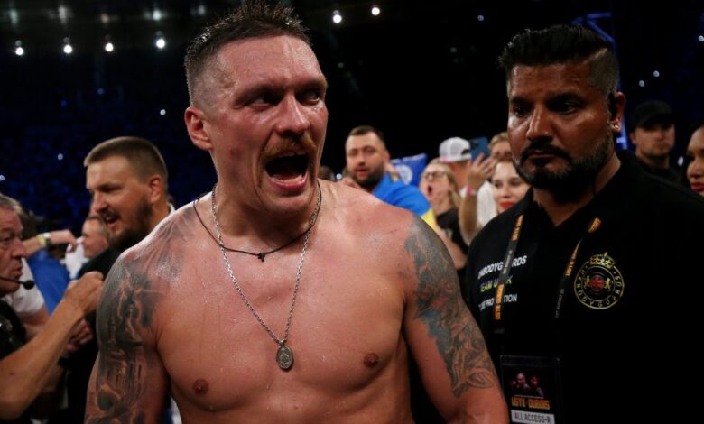 Does Oleksandr Usyk hold position after controversy?