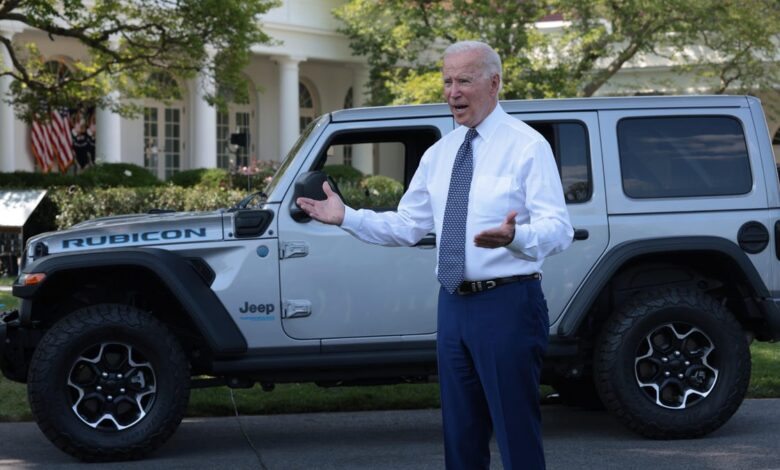 Biden Better Not Mess Up UAW Contract Like The Rail Workers'