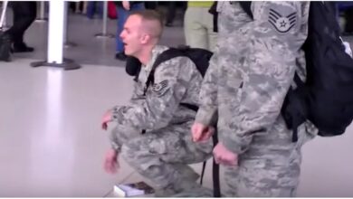 Serviceman Drops To His Knees When His Parents Aren’t There To Greet Him