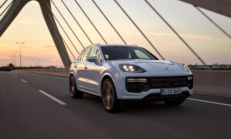 Porsche Debuts 2024 Cayenne Turbo E-Hybrid With Bonkers 729 HP And 700 lb-ft