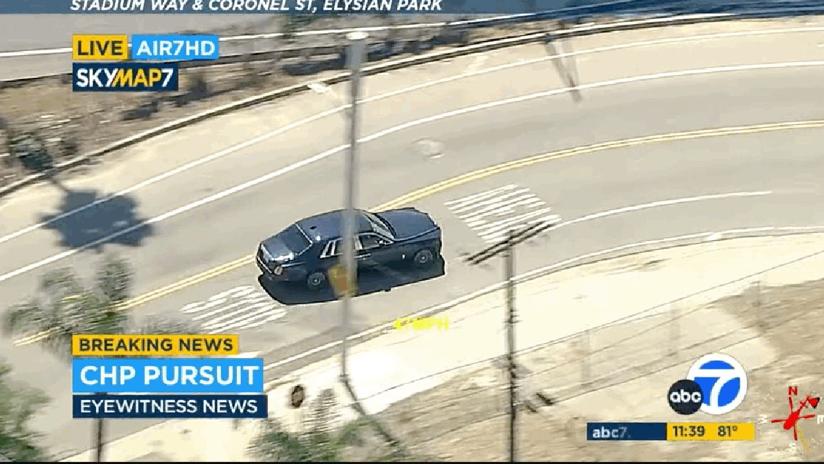 Rolls-Royce Thief Takes Police On An Elegant High Speed Chase Through LA, Then Disappears