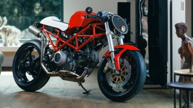 Red Angel: An extra lean Ducati Monster 620 from Prague