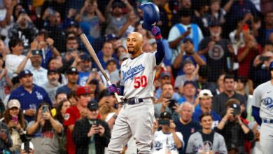 Dodgers' Mookie Betts welcomed warmly in first game back at Fenway