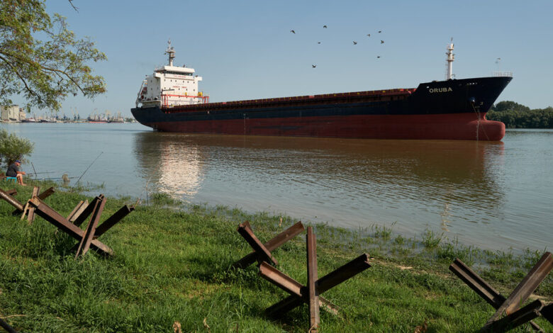 Russia Attacks Ukrainian River Port, Injuring at Least 2