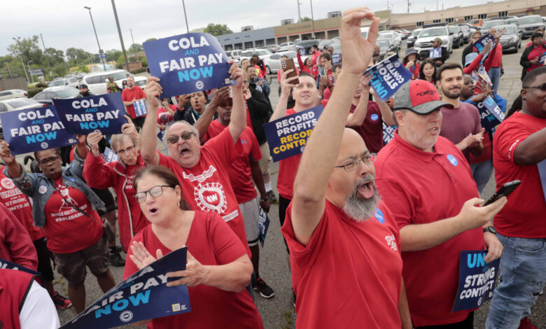 Stellantis offers raises, inflation protection to UAW as strikes continue
