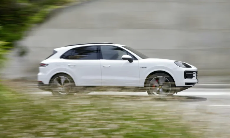 2024 Porsche Cayenne S E-Hybrid PHEV quickens without thirsty V-8
