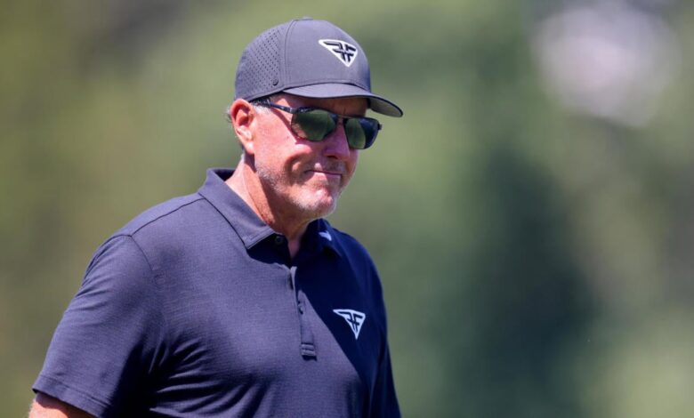 Phil Mickelson details gambling addiction recovery, pleads 'moderation' for bettors during football season
