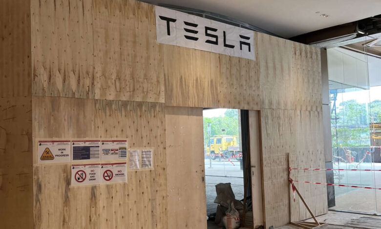 Tesla Showroom in Pavilion Damansara Heights under construction, scheduled for October 2023 opening?