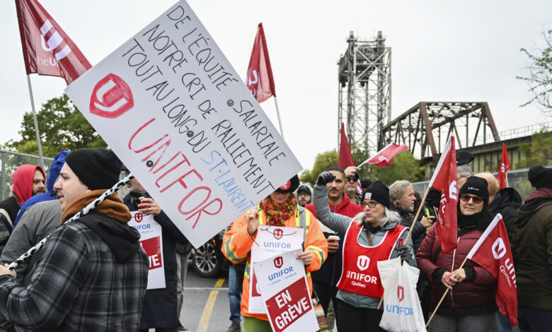 Canadian workers reach deal to end strike that shut Great Lakes shipping artery : NPR