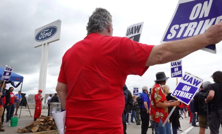 UAW Expands Strike, Sending 25,000 To The Picket Line