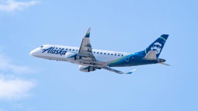 Off-Duty Alaska Airlines Pilot Tries To Shut Off Engines During Flight