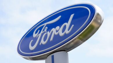 Ford withdraws its 2023 forecast, warns of higher losses on EVs