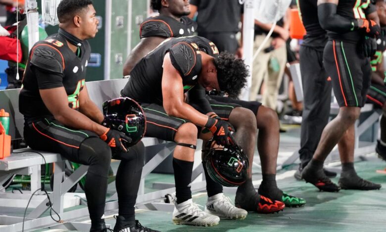 Miami opts not to kneel, falls to Georgia Tech on late score
