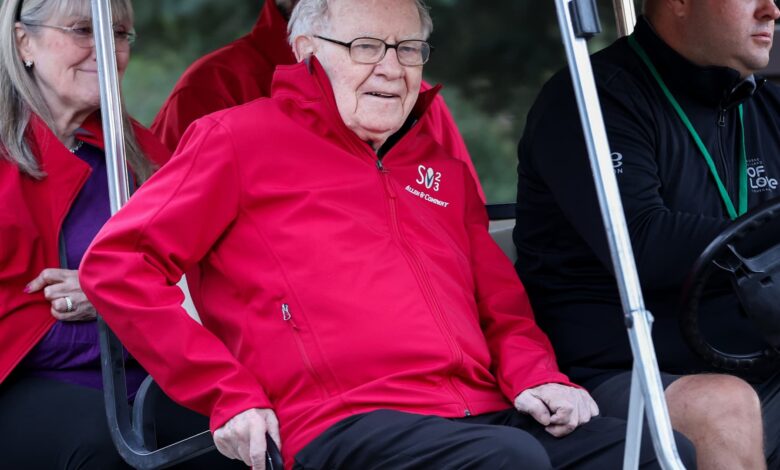 Warren Buffett’s Berkshire trimming holdings, keeping new stock secret