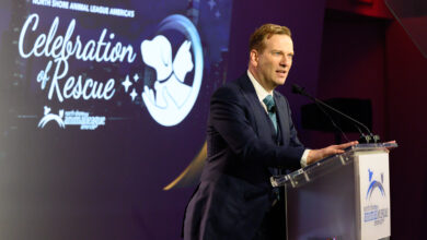 Host BRIAN BALTHAZAR kicks off North Shore Animal League America’s CELEBRATION OF RESCUE. PHOTO CREDIT: AMY MAYES PHOTOGRAPHY