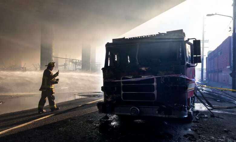 Los Angeles I-10 Fire closes freeway indefinitely