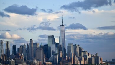 Manhattan rents fall for first time in over two years