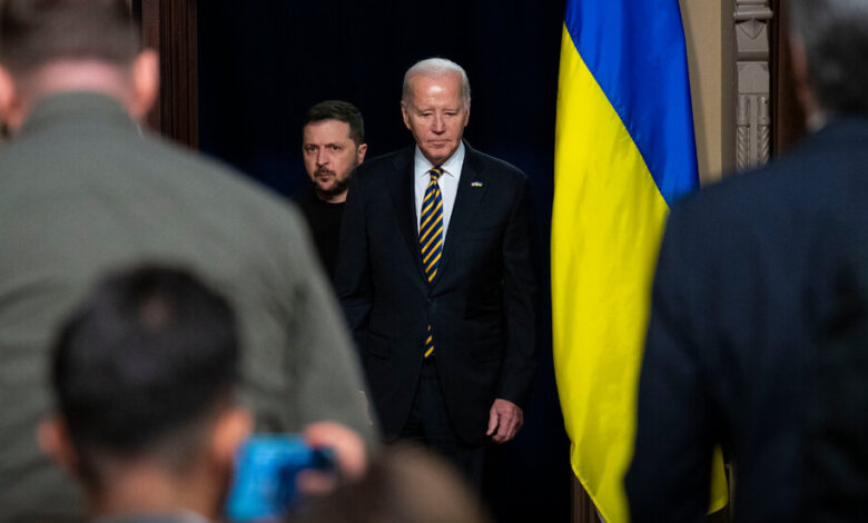 No Aid for Ukraine Would Be a Gift to Russia, Biden Says as Zelensky Visits