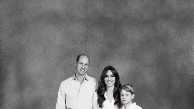 Kate Middleton and Prince William's Holiday Card Evokes 1990s-Era Gap Ad