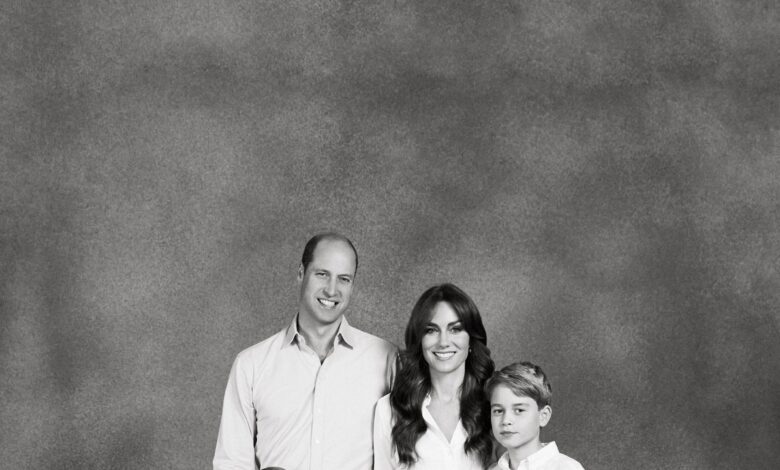 Kate Middleton and Prince William's Holiday Card Evokes 1990s-Era Gap Ad