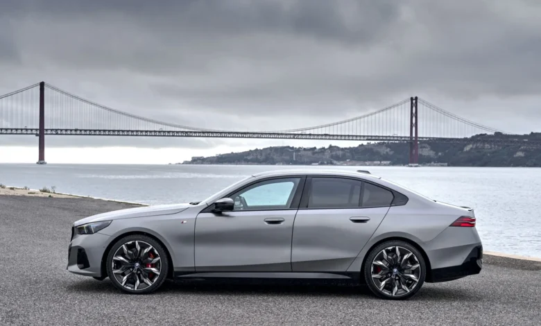 BMW i5 review, Nio ET7 range, VW goes Tesla, Biden backs NACS: Today’s Car News