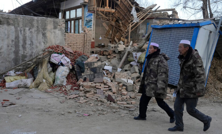 China Earthquake: In Bitter Cold, a Struggle to Help Survivors