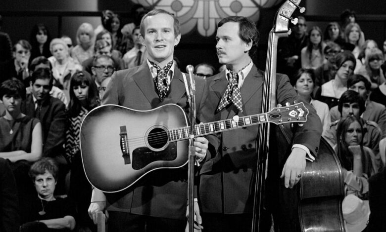Tom Smothers, Comic Half of the Smothers Brothers, Dies at 86