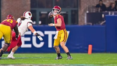 Minus Williams, Moss shatters Holiday Bowl TD-pass mark in USC win