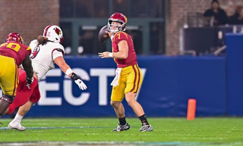 Minus Williams, Moss shatters Holiday Bowl TD-pass mark in USC win