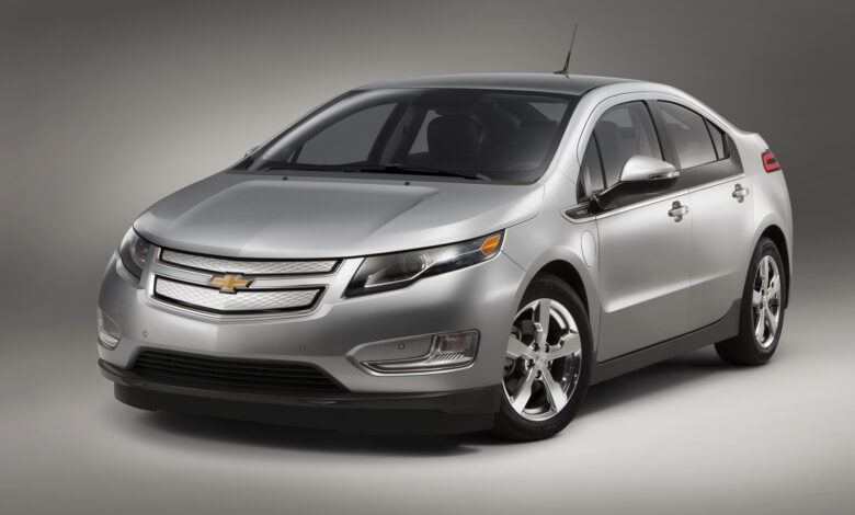 GM not quite all-in on EVs, will add plug-in hybrids in US
