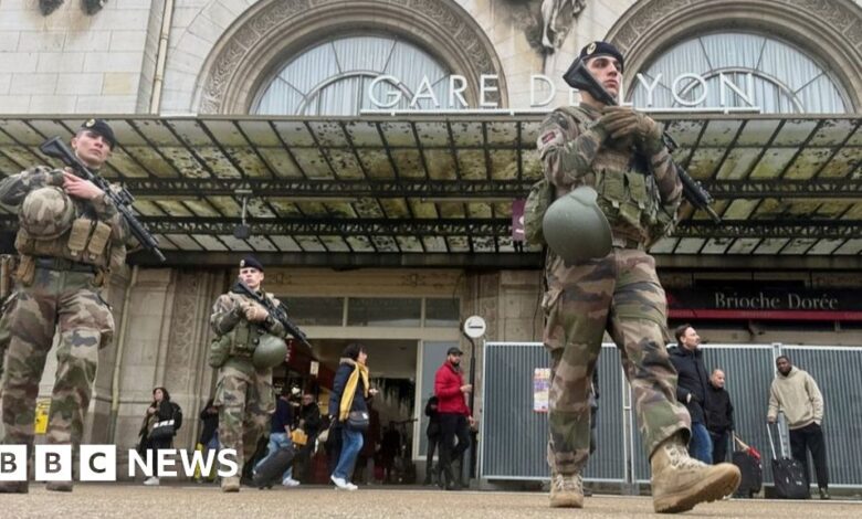 Paris knife attack: Three wounded at Gare de Lyon station