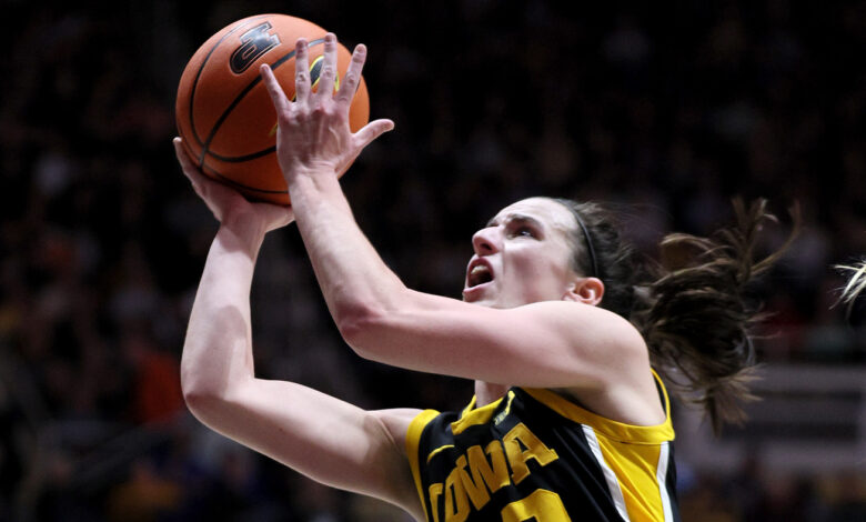 Iowa's Caitlin Clark breaks the NCAA all-time women's scoring record : NPR