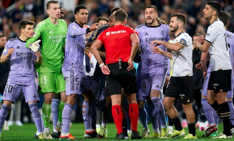 The referee tragedy overshadowed the positive points of Real Madrid and Valencia