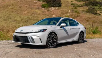 Toyota Camry 2025 hybrid blends into the background